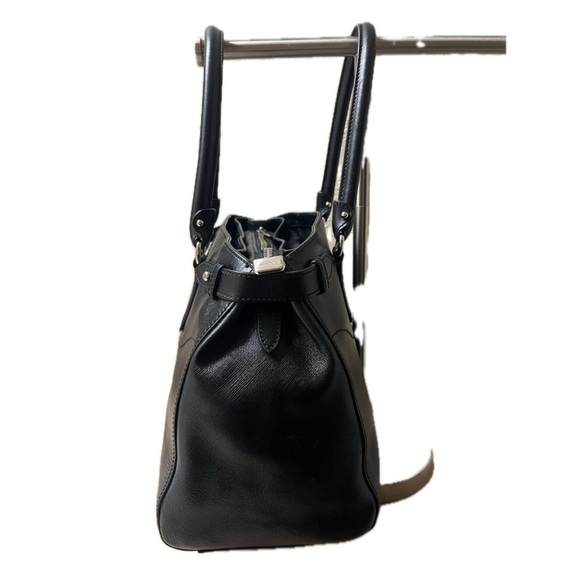 Salvatore Ferragamo Gancini Shoulder Bag GG-21D940 Black Leather - Picture 5 of 15